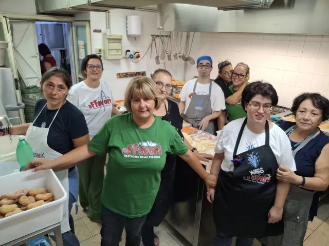 Team in cucina